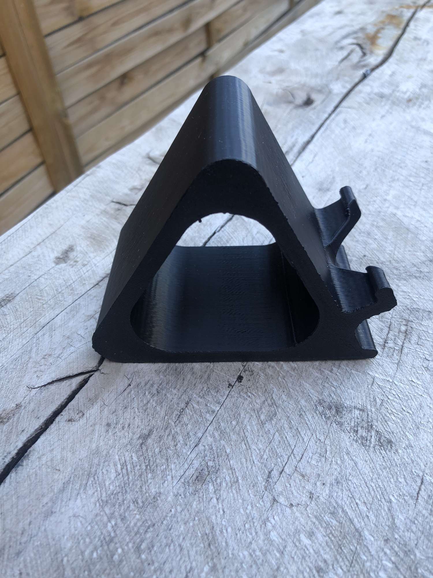 mobile_device_stand_with_cable_pass_through_3D_printed_right