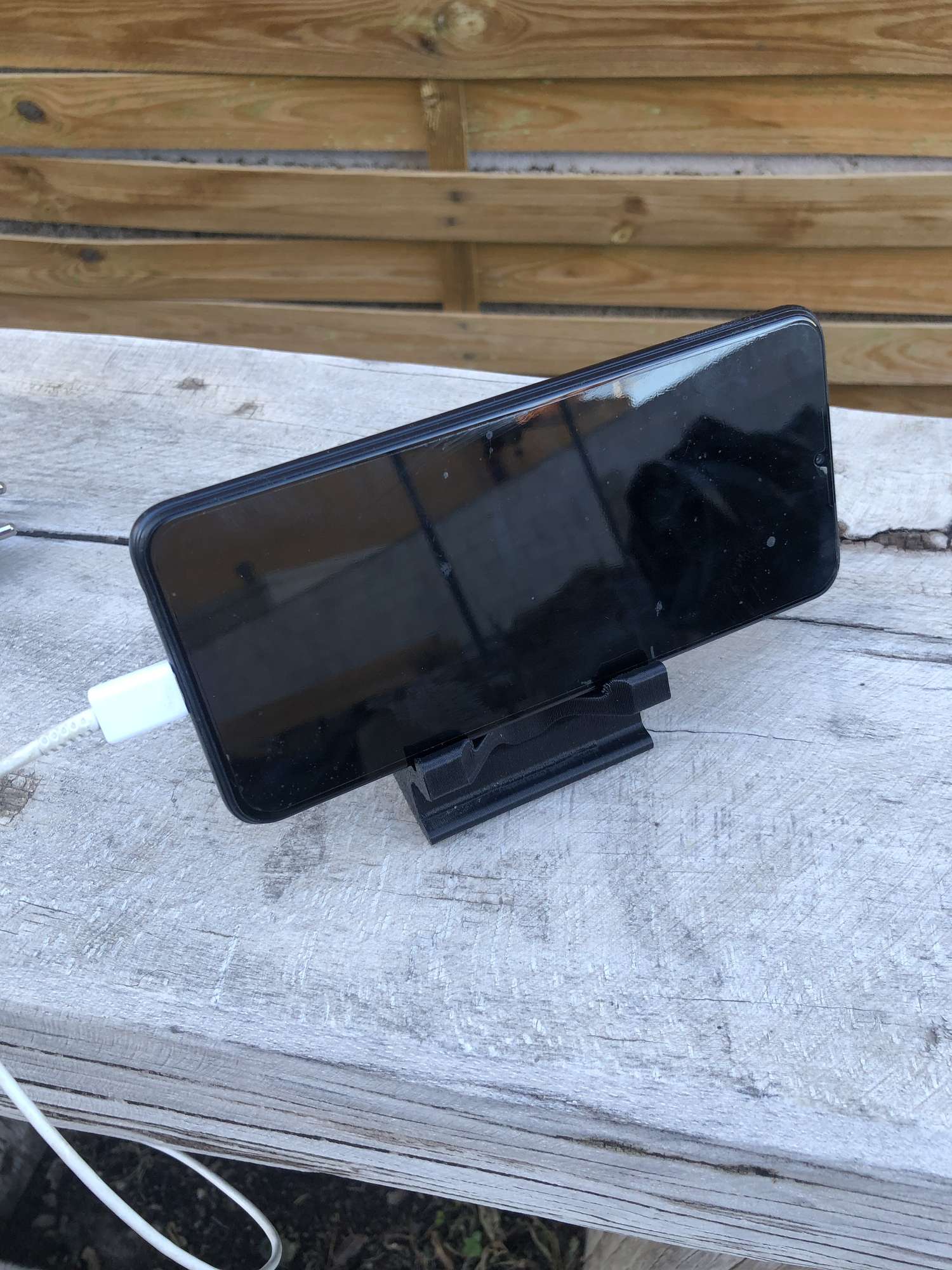 mobile_device_stand_with_cable_pass_through_3D_printed_with_phone